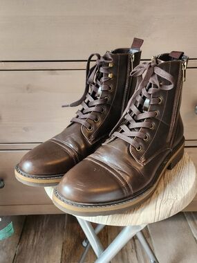 Kenneth Cole Captain Boots with a cap toe men's 9.5